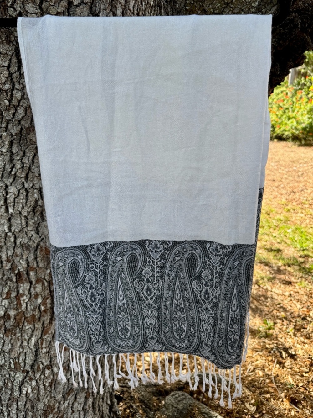 Vtg.100% Cashmere 76”x 27” White Wrap with Black Paisley Border